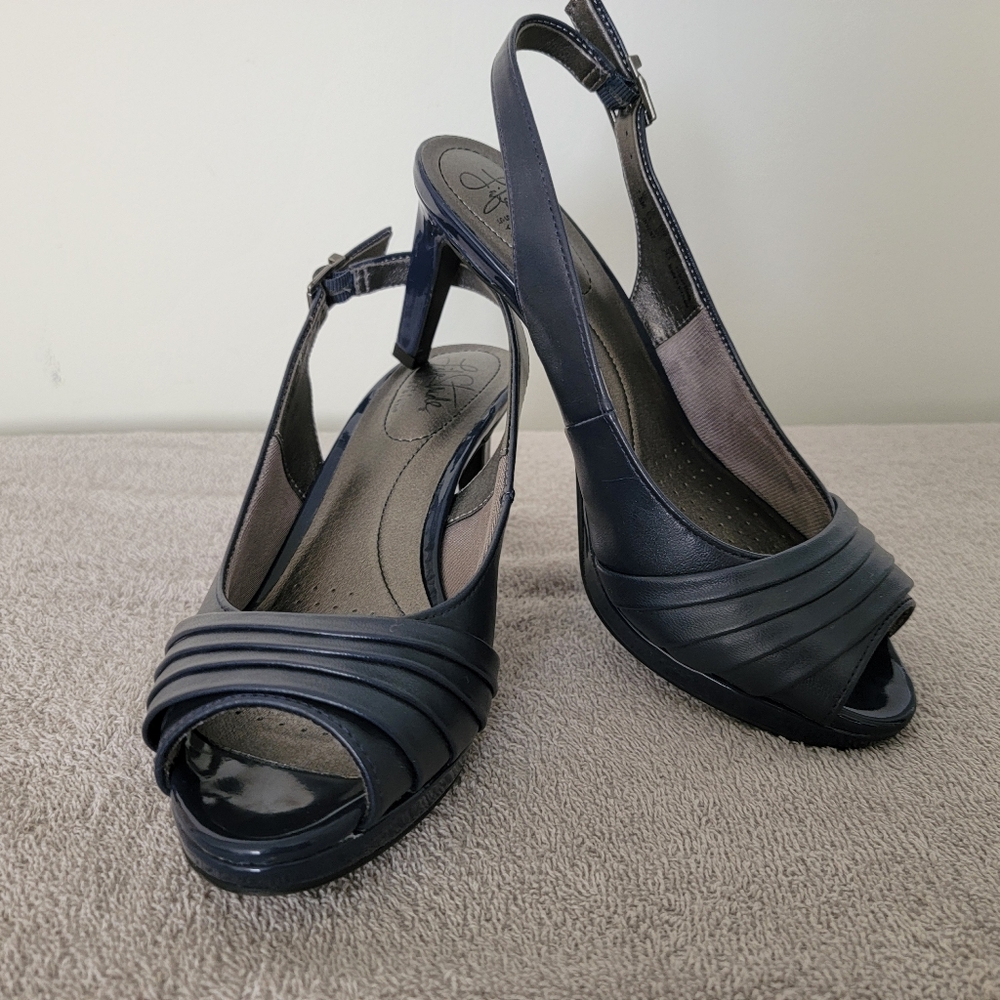Life Stride Blue Pumps